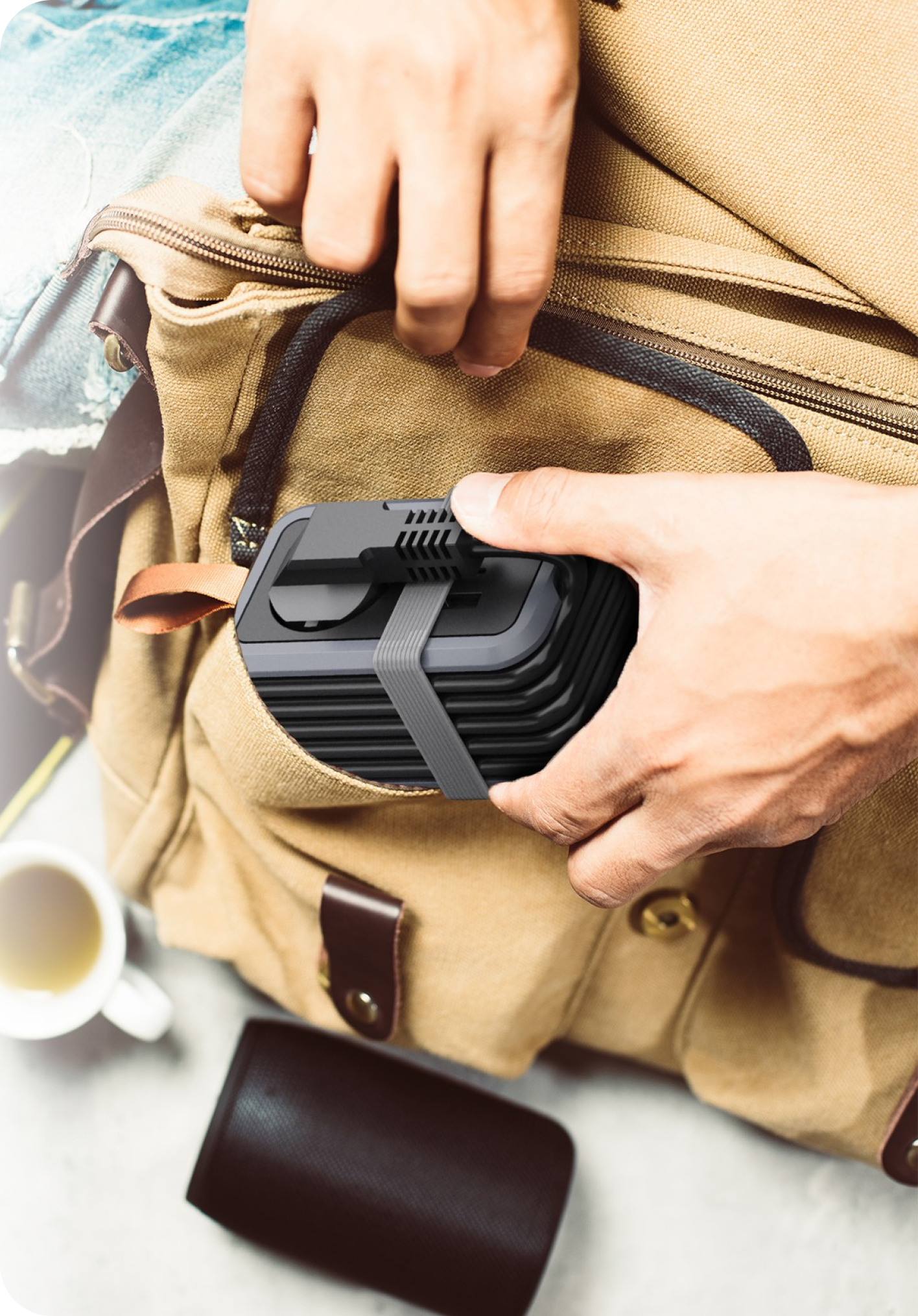 Nomads News Tech - încărcător universal